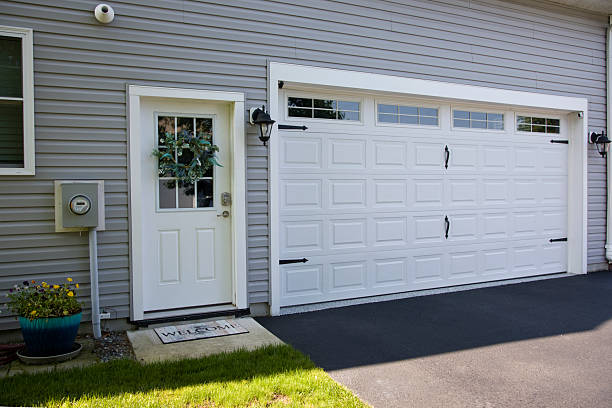 24/7 Emergency Garage Door Panel Replacement experts in Mission Bend, TX